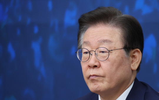 이재명 더불어민주당 대표가 지난 28일 국회에서 열린 최고위원회의에서 생각에 잠긴 듯한 표정을 하고 있다. [연합뉴스 제공]